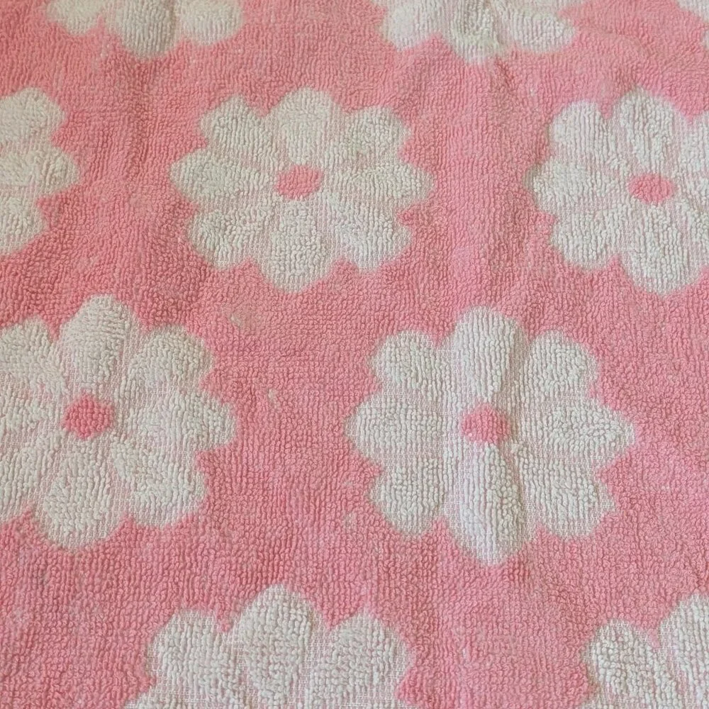 VTG Martex Bath Towel Pink Flower Power Daisy 100% Cotton Groovy Retro MCM USA